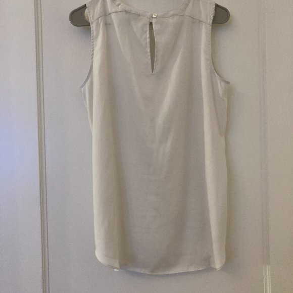 Ann Taylor V-Cutout Shell sleeveless Medium Ivory - Picture 2 of 3